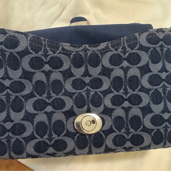 COACH
Soft Tabby Shoulder Bag In Signature Denim
with Silver Accent - Picture 4 of 15